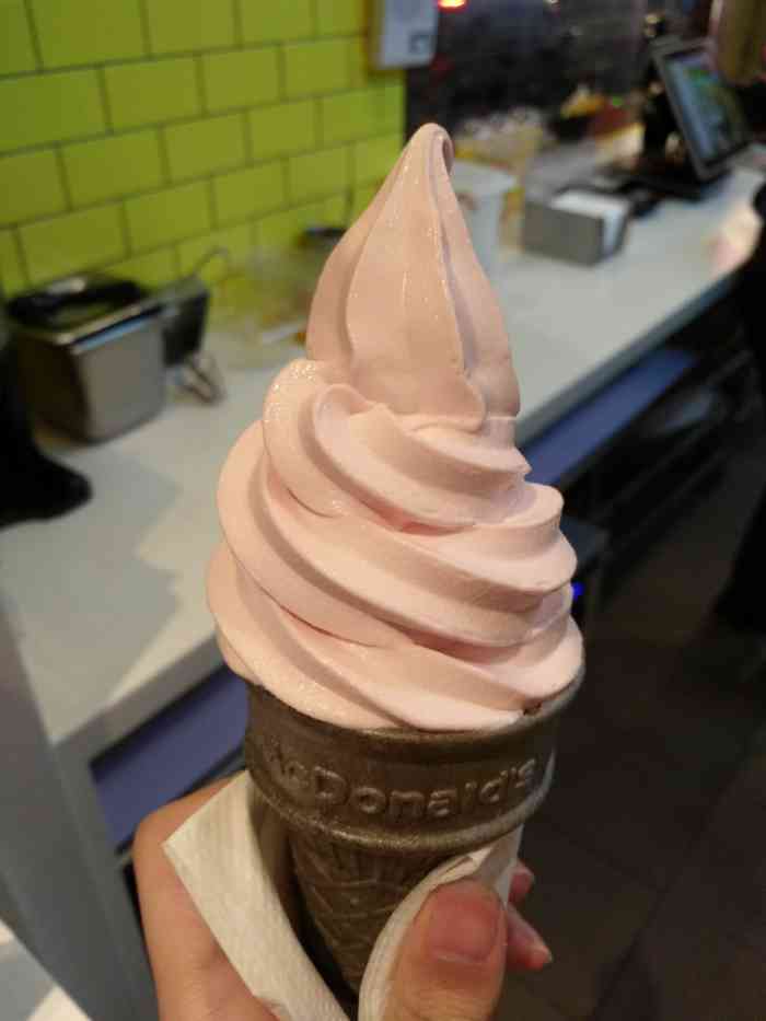 麦当劳甜品站-"啊!新品提子冰淇淋好好看啊!味道么不甜不.