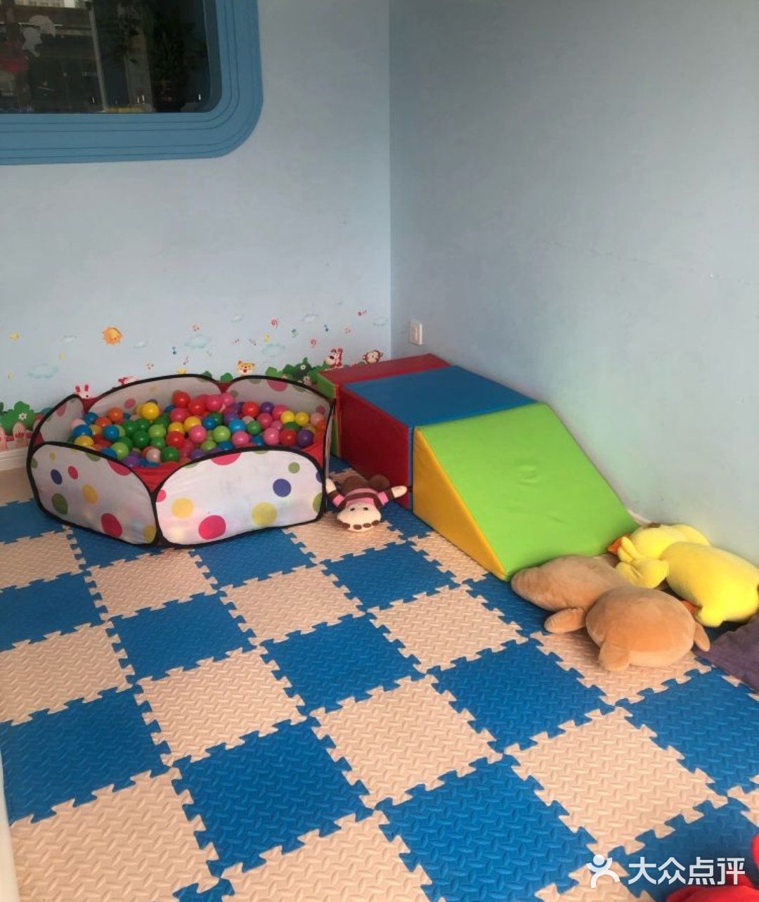小鸭先知游泳