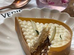 -VERIE BAKEHOUSE