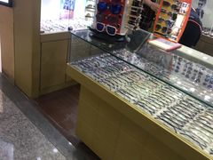 -三叶眼镜城批发市场(上海火车站店)