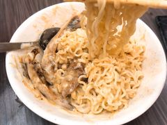 猪颈肉芝士捞公仔面-新记餐厅(香槟大厦店)