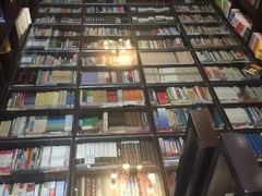 -钟书阁(松江泰晤士小镇店)