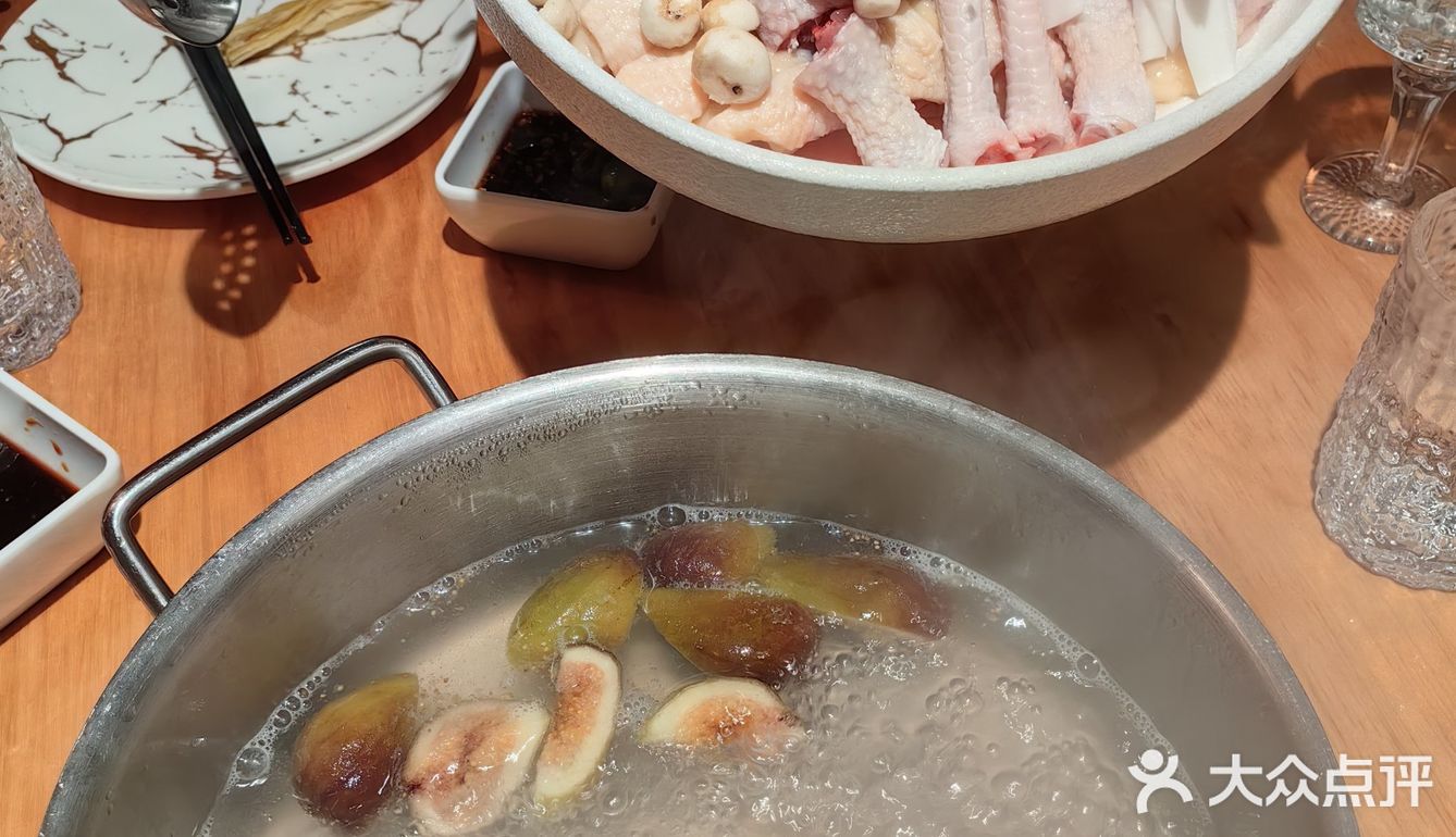 一份明太子局土豆，一份面条，吃得大家都饱饱的