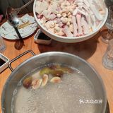 一份明太子局土豆，一份面条，吃得大家都饱饱的