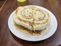 腊汁肉夹馍-汉思肴 热面皮(虬江路店)