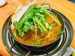 土豆排骨火锅-喇喇排骨火锅·传统韩式脊骨汤(望京西园总店)