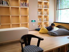 -漕河泾街道图书馆(漕河泾社区文化活动中心店)