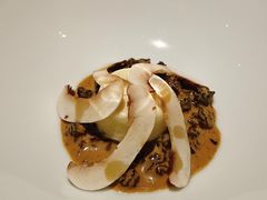 羊肚菌蘑菇色拉-Le Comptoir de Pierre Gagnaire