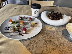-穹六人间 people 6(岳阳路店)