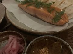 烟熏三文鱼配烤饺子皮和芥末籽酱-BOR Eatery(安福路店)