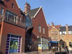 -钟书阁(松江泰晤士小镇店)