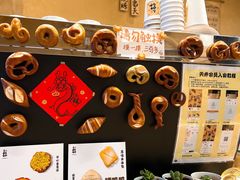-天井·丑面包搭咖啡