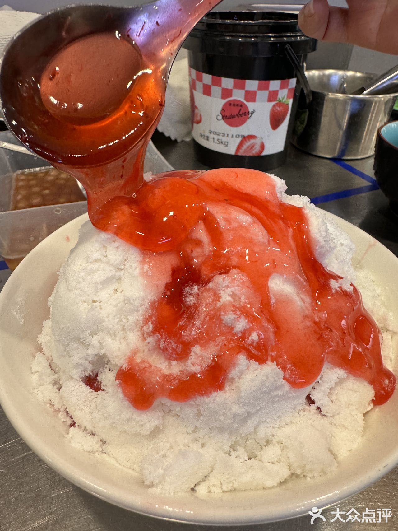 大雪过来来一碗这样的甜品才是享受呢！芋见草莓沙冰