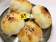 酥皮烤包子-董小西的凉皮和椒麻鸡(三元桥店)