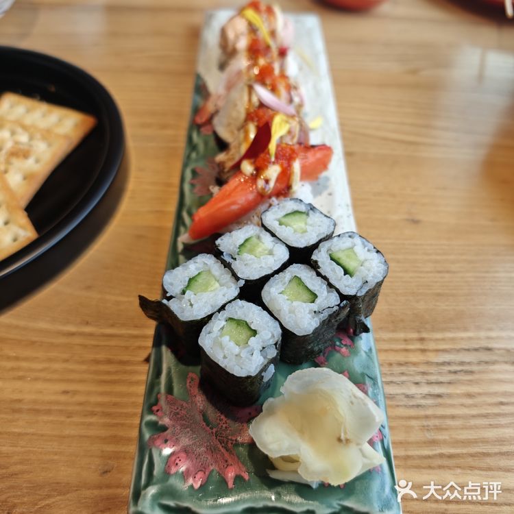 周末吃顿好的日料加上霸王茶姬新品，美美哒