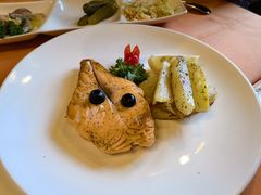 扒三文鱼排配香煎土豆角-老井俄式餐厅