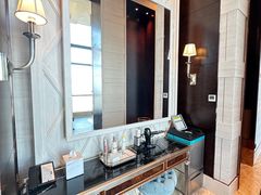 -珠海瑞吉酒店游泳池