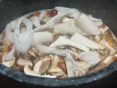 古法野生菌汤锅（不含肉）-芸山季·云南山珍菌火锅(南翔印象城MEGA店)