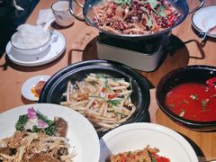 -帅巴人舅母子腊蹄民俗村