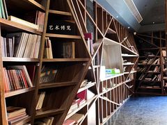 -钟书阁(松江泰晤士小镇店)