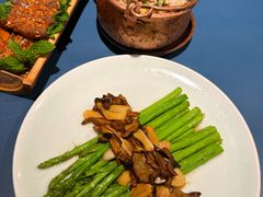 牛肝菌扒芦笋-一坐一忘云南菜(嘉里中心店)
