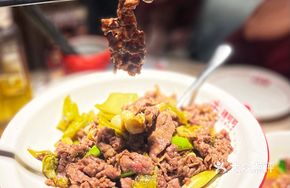 Sautéed Sour Cabbage with Yellow Beef