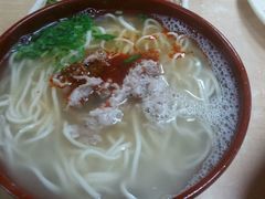 -亮亮面馆(经六路店)