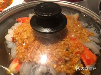 今天来到这个饭店吃饭 感觉装修非常好 服务很热情周到