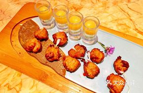 Mango Capsule with Chicken Balls