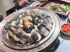 -围炉肉舍•炭烤活鳗•丹东海鲜烤肉(步行街店)