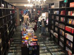 -钟书阁(松江泰晤士小镇店)