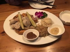 巴伐利亚香肠拼盘-宝莱纳啤酒花园餐厅PAULANER BRAUHAUS Nanjing(广州路店)