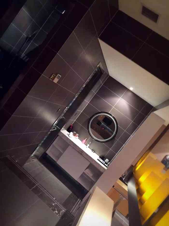 水滴a酒店-"房间很有情调,适合情侣.不过房内灯光着实.