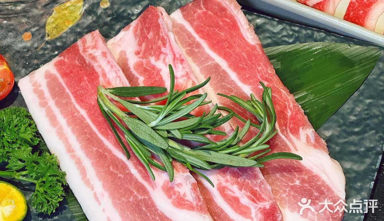 西安吃烤肉，离不开火炉旁特色的油泼辣子！