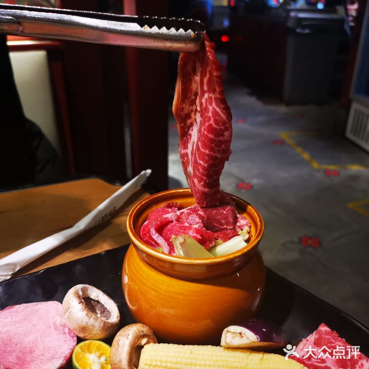 烤肉滋滋作响[调皮]冬日里的温暖美味