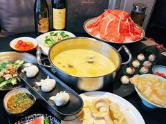 -鲜入唯煮·港式海鲜牛肉火锅(金宝街店)