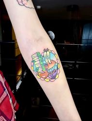 -鳌首刺青纹身 穿孔饰品店