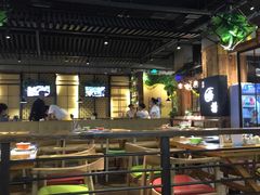 大堂-洪氏嗨捞·广东猪肚鸡·椰子鸡火锅(西咸万象城店)