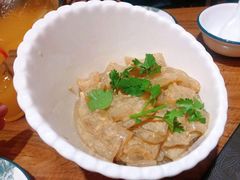 麻酱拉皮-东来菜馆•手抓海鲜家常菜•海鲜锅贴(鸽子窝店)