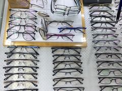 -宏宇眼镜蔡司依视路折扣店(兆佳眼镜城店)