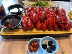 -肥肥虾庄·金牌油焖大虾(汉街SKP店)