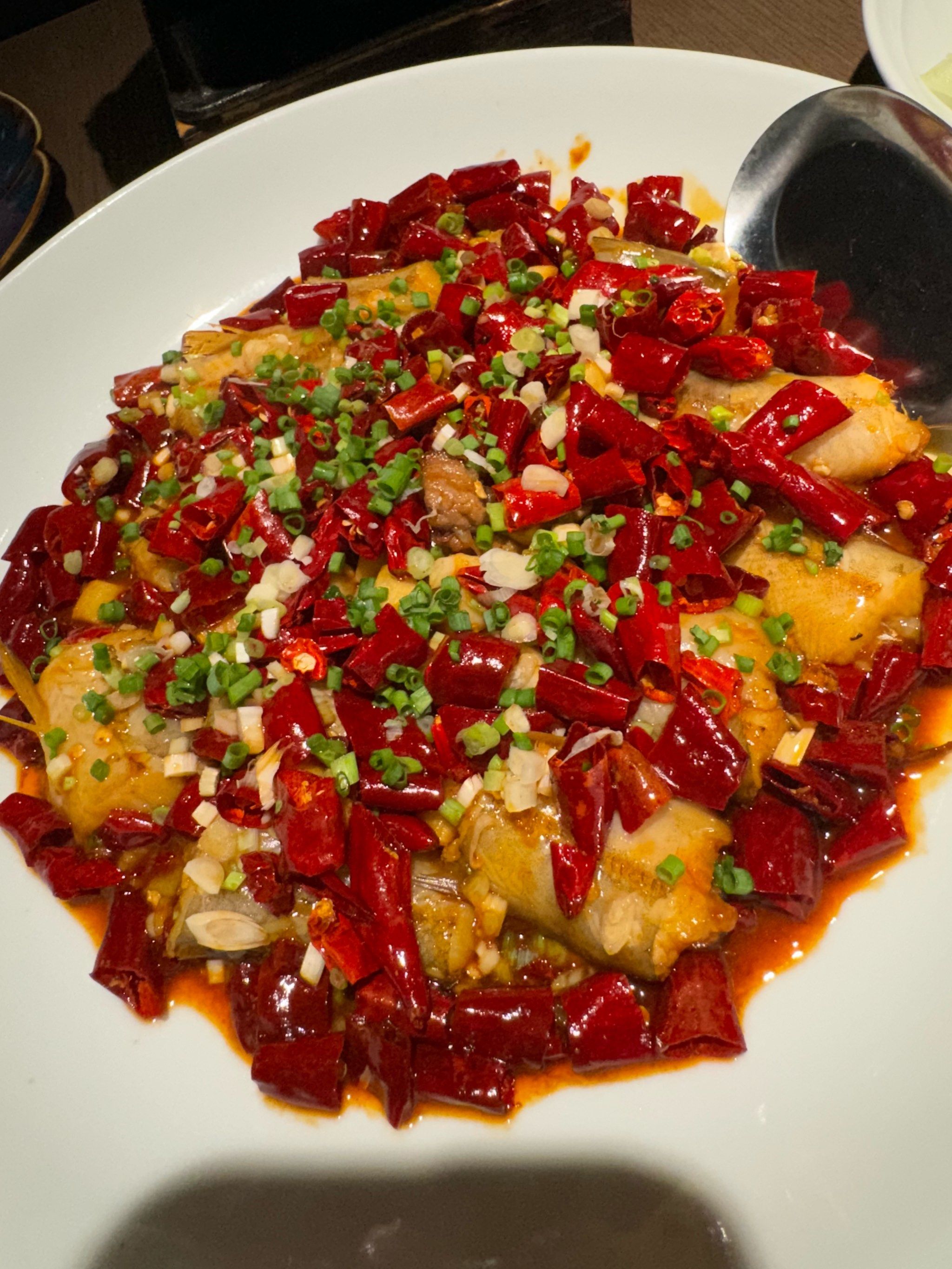 我非常钟爱这种鱼.今天选择辣烧的做法,家常下饭