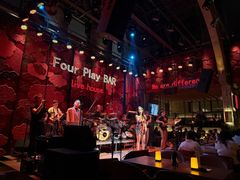 -FOUR PLAY BAR