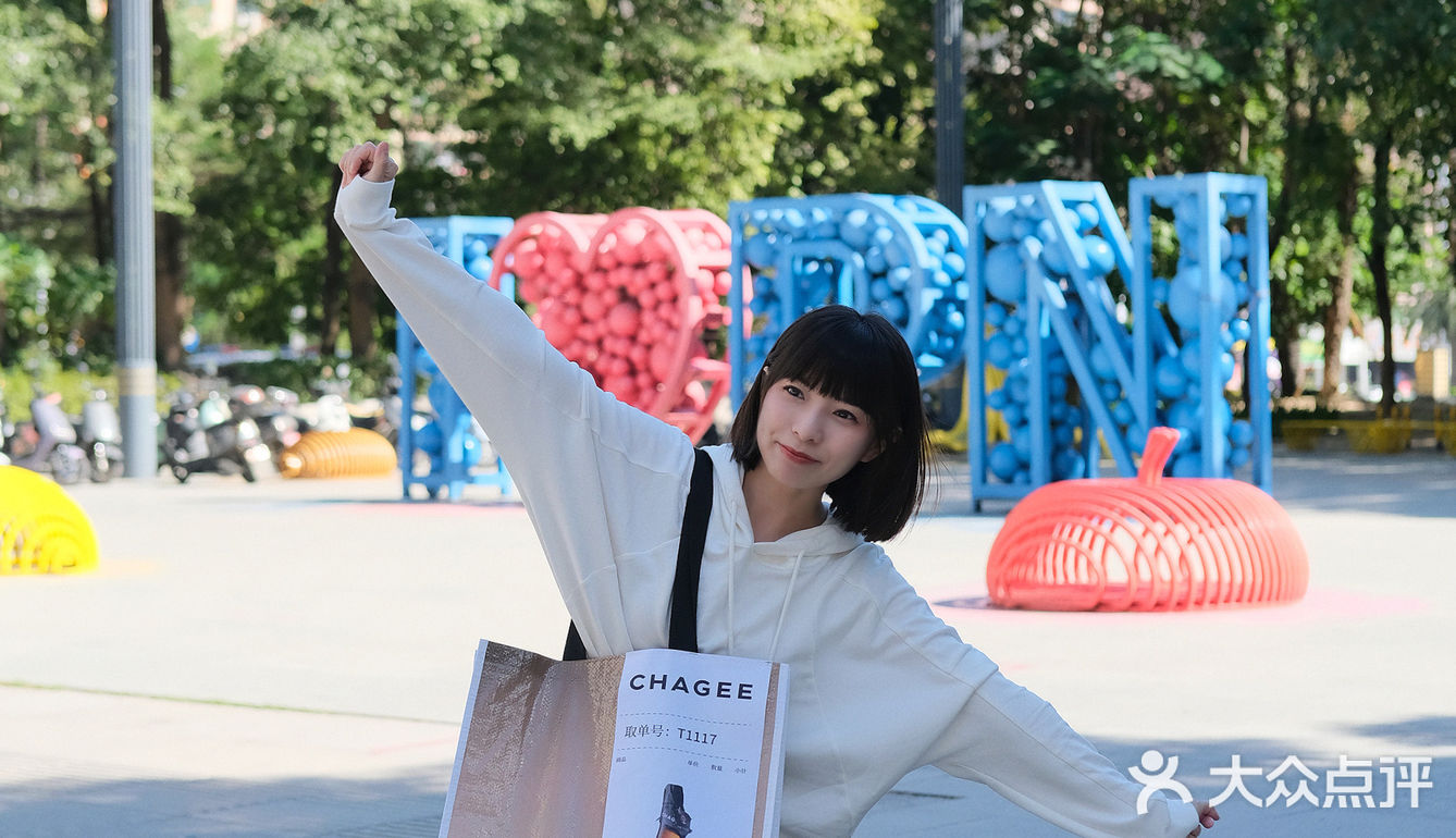 ⽆语了[流汗]买奶茶送的东⽅冰茶显眼包太能装了吧