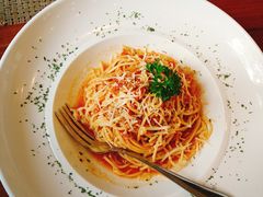 -Chom Cafe and Restaurant