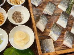 -围炉肉舍•炭烤活鳗•丹东海鲜烤肉(步行街店)