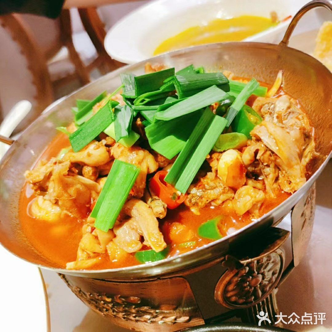 在李嘉嘉旁边，环境还是很不错的，菜品无功无过吧