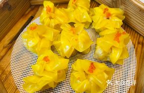 Flowing Yolk Steamed Dumplings