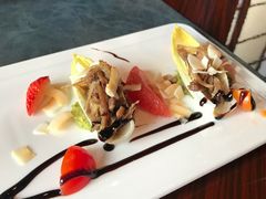 油封鸭肉配玉兰菜和牛油果色拉-YUE·6·西式融合餐厅(外滩六号店)