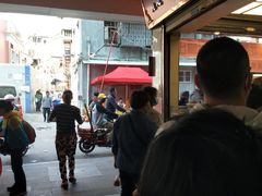 都在排队等着花生酥出炉-纯心饼店(源溪店)